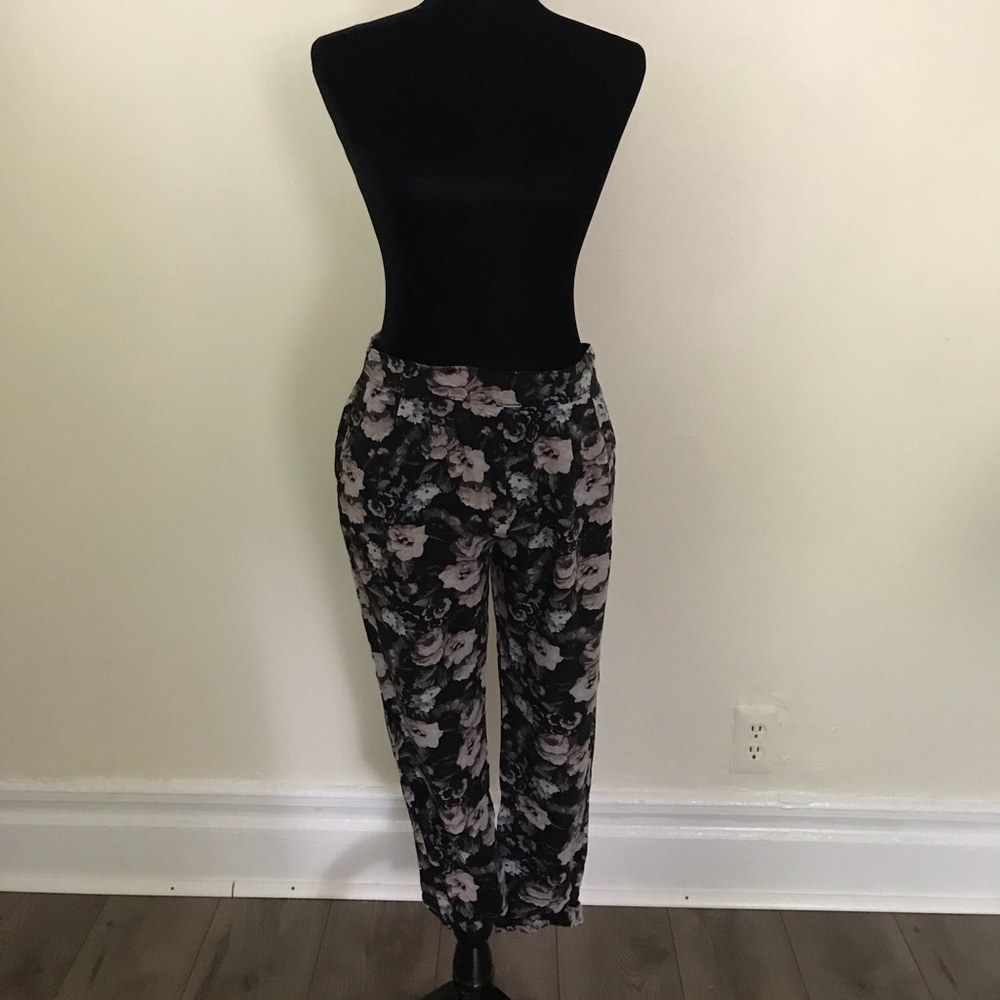 🌸Abercrombie and Fitch Floral Joggers 3/$10